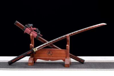 Rödklingad Tachi Odachi-svärd av högt manganstål