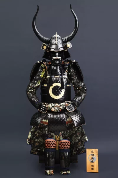 Svarta Tjurhorn Sanada Nobuyuki Samurajrustning Naturlig Storlek
